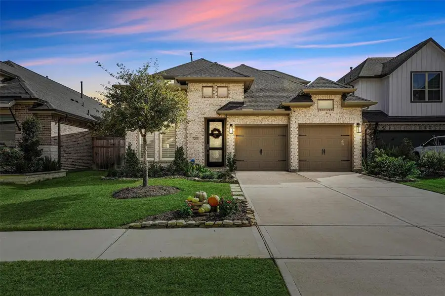 Welcome home to 5215 Egret Gable in Cross Creek West zoned to LCISD