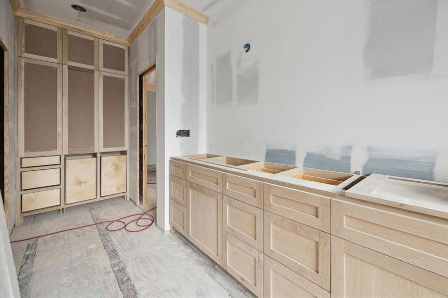 The spa-like bathroom continues this theme of elegance, with a custom white oak vanity that introduces warmth and natural beauty to the space. The vanity will be topped with Mont Blanc or Perla Venata counters, adding a touch of luxury with their stunning veining and refined texture.