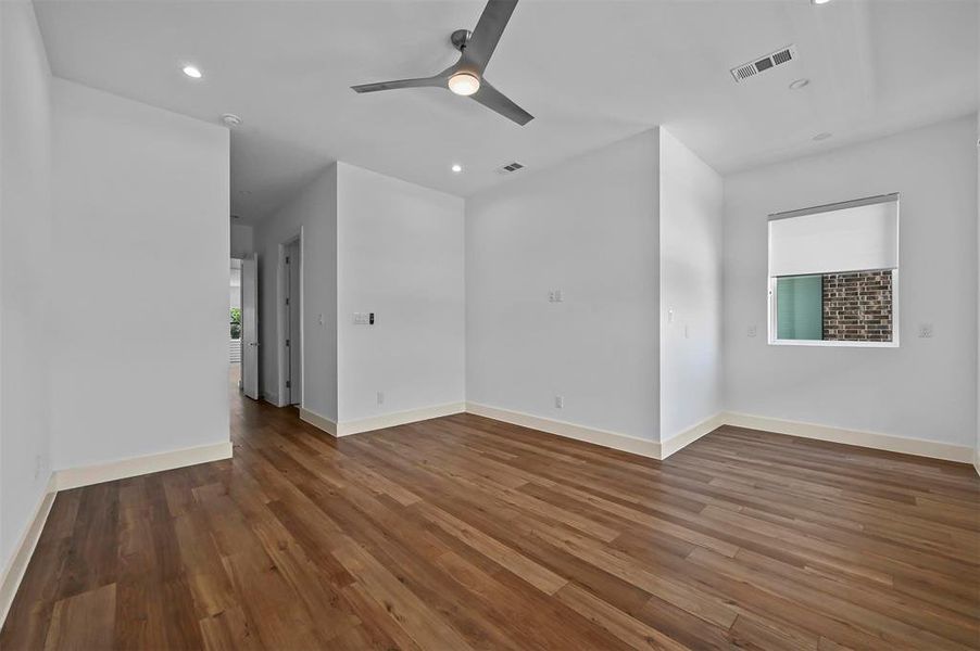 Unfurnished room featuring ceiling fan and dark hardwood / wood-style floors