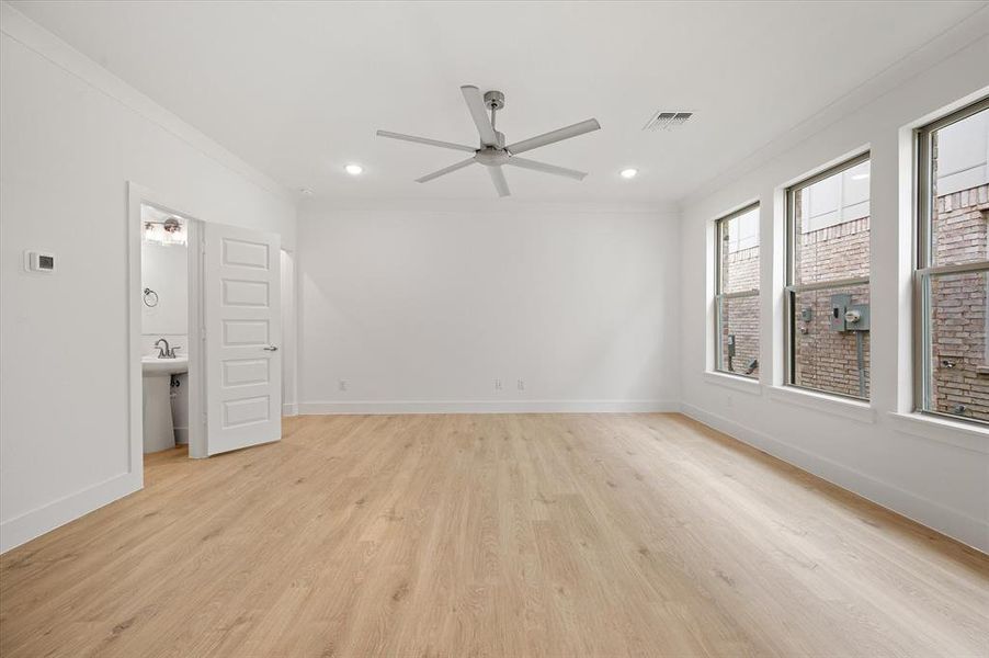 Unfurnished room with ornamental molding, sink, light hardwood / wood-style flooring, and ceiling fan