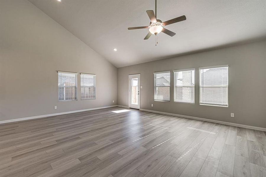 Living room/dining room