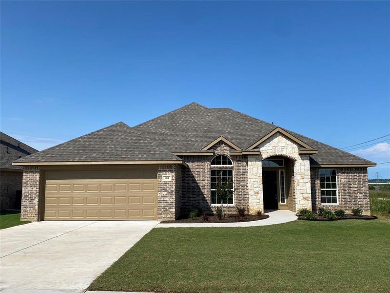 View of front facade featuring a garage and a front yard