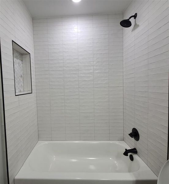 Guest Bathroom with tiled shower / bath combo