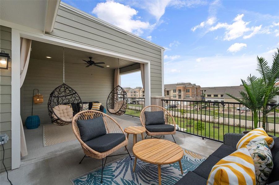 Third floor balcony (stock photos of the model, colors may vary)