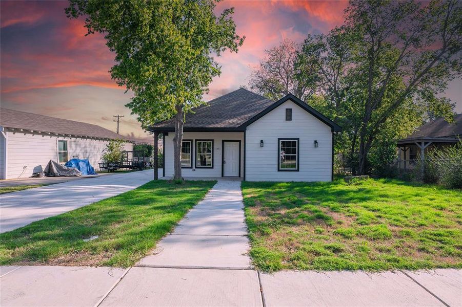 View of front of property featuring a lawn