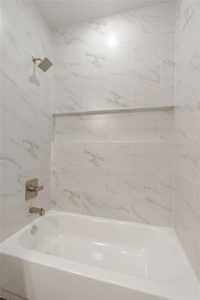 Bathroom featuring tiled shower / bath combo