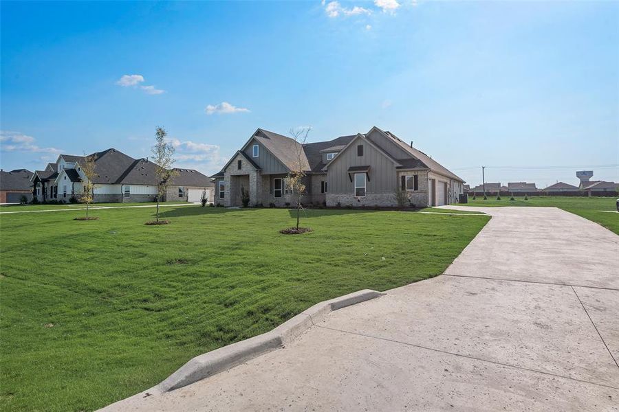 View of front of home featuring a front yard