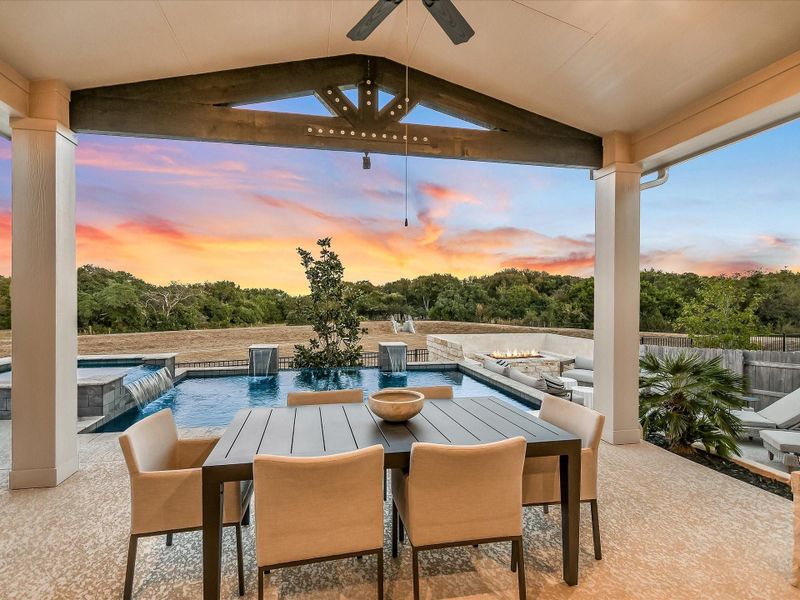 Large Covered Patio W/ Pool, Spa, Fire Pit and Outdoor Kitchen