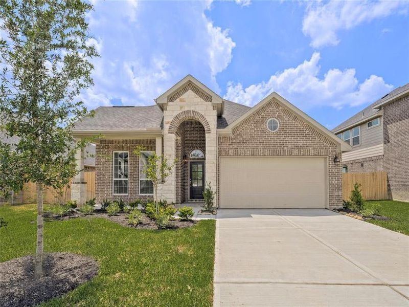 New construction Single-Family house The Brighton, 11611 Champions Forest Drive, Mont Belvieu, TX 77535 - photo