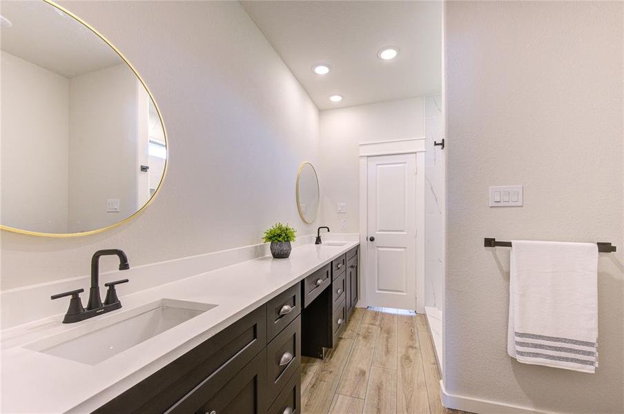 Jack and Jill bathroom between the front & back secondary bedrooms