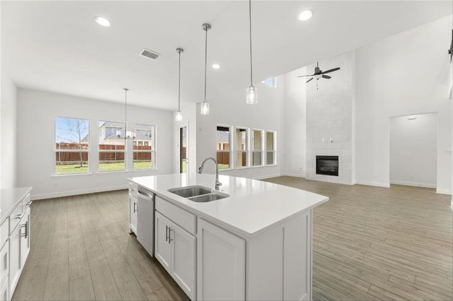 17 2800 Summerset  Kitchen 4