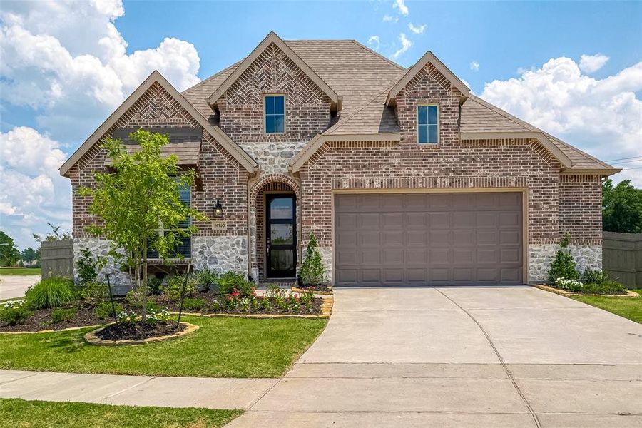 Great curb appeal on this home, double-wide driveway to go along with the oversized 2-car garage that includes additional storage nook.