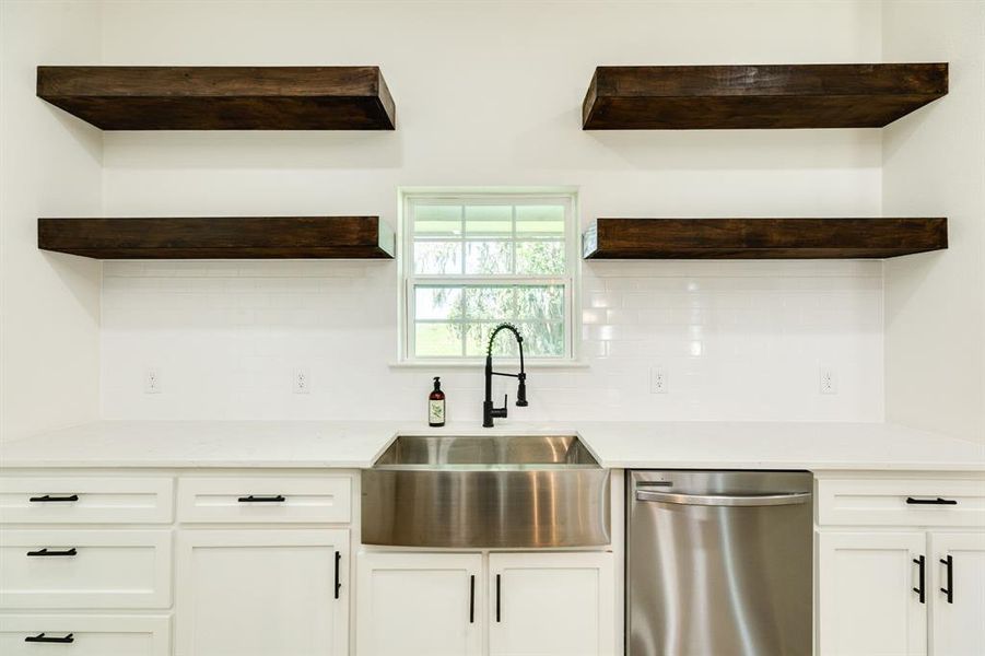 Floating shelves to display your dishes along with a farmhouse SS sink