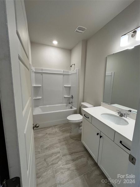 Guest full bath with quartz countertop