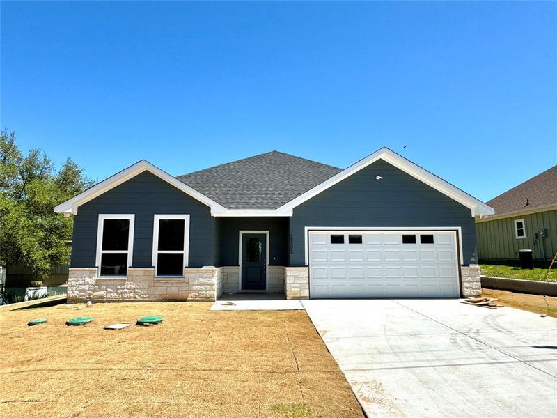 New construction Single-Family house 2305 Beverly Drive, Granbury, TX 76048 - photo