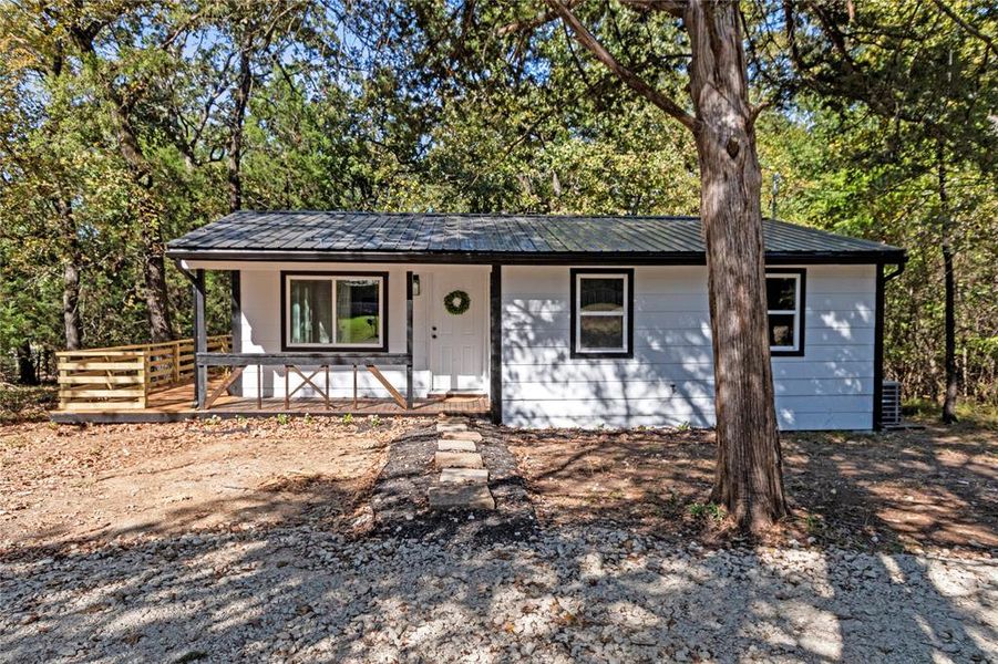 Ranch-style home with a porch