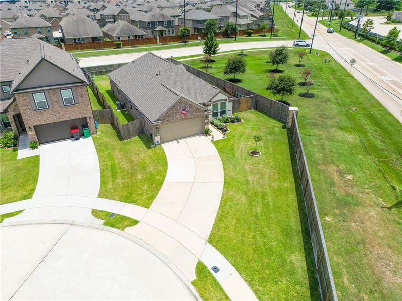 Nice side yard along the driveway.