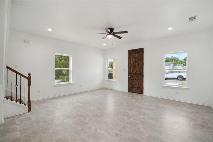 Empty room featuring ceiling fan