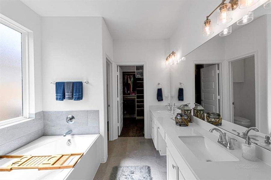 Dual sinks with a vanity area and access to the walk-in wardrobe suite ensures that there will be plenty of room as you get dressed to impress for an evening out.