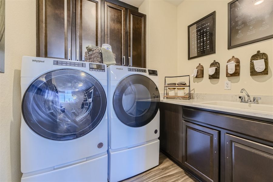 10710 hanging lk pl - web quality - 023 - 26 2nd floor laundry room