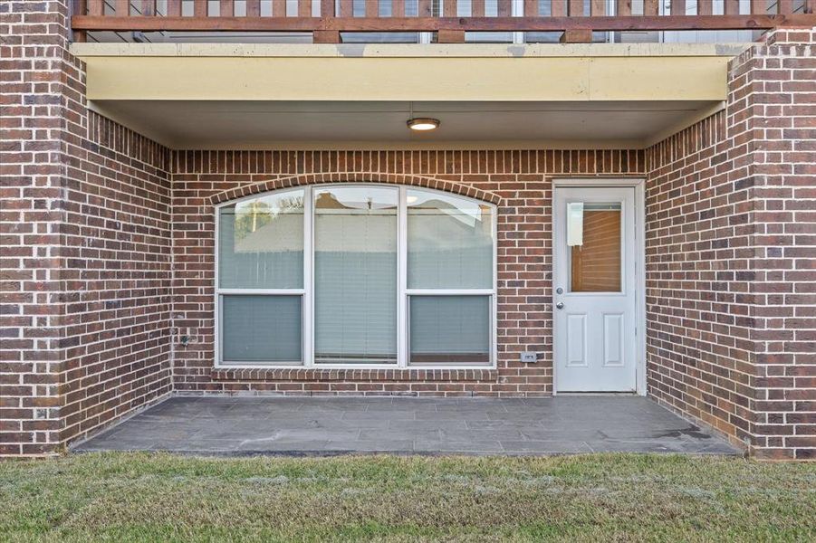 Entrance to property featuring a balcony