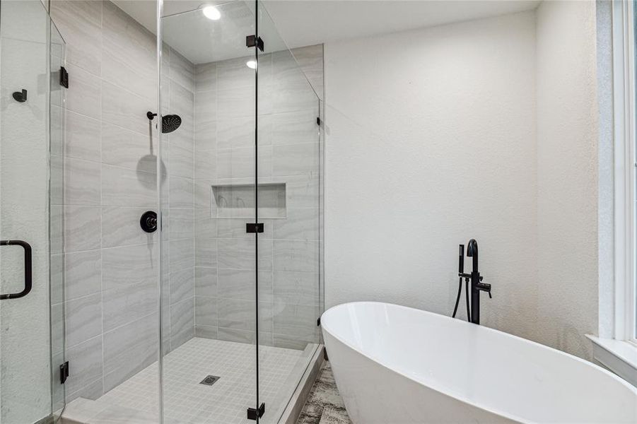 Separate Tub & Shower