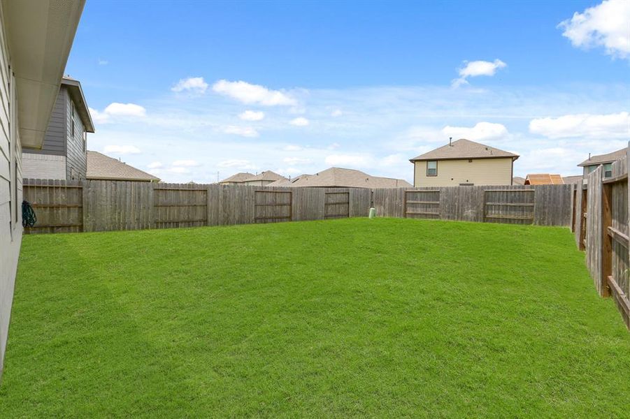 Imagine the space you can create in the spacious backyard! It has room for play set, outdoor kitchen, pergola, or covered patio!