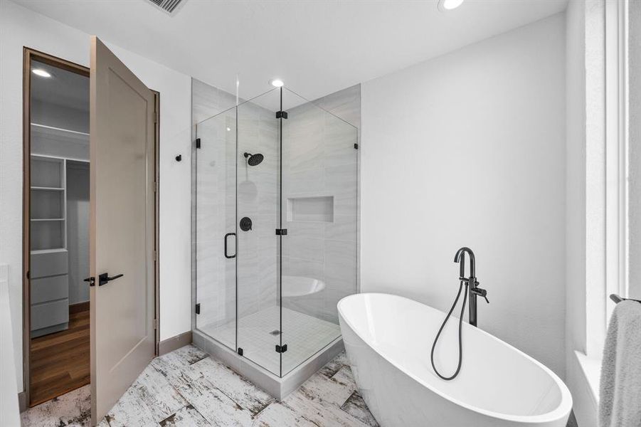 Primary Bathroom w/ Separate Shower & Tub