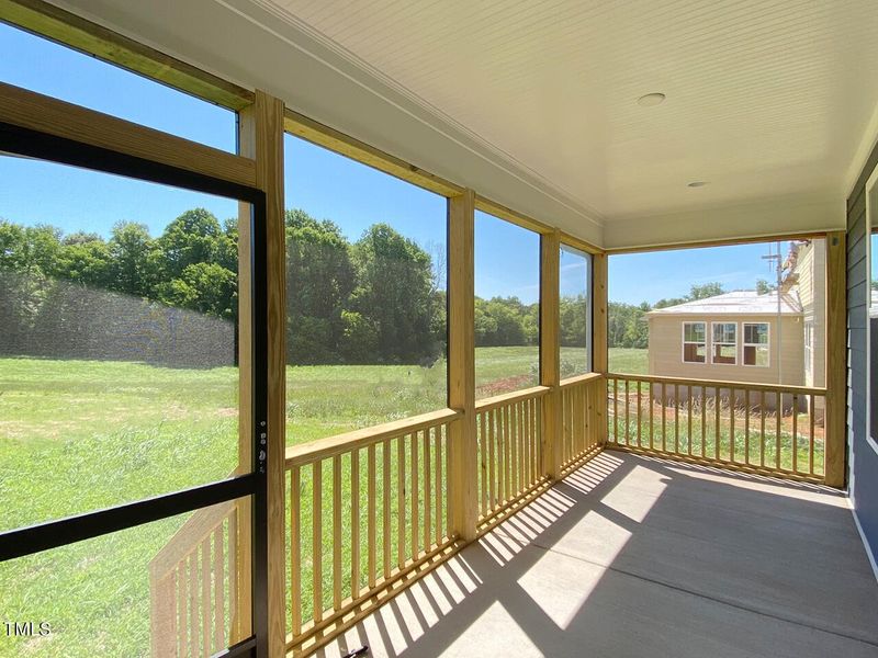 fc26 screened porch