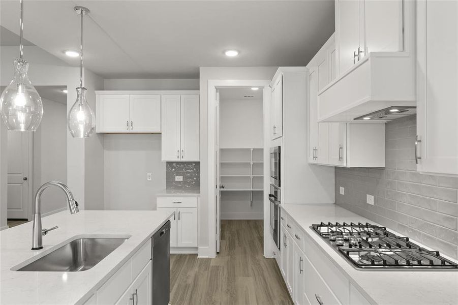 3912 Explorer  Kitchen 4