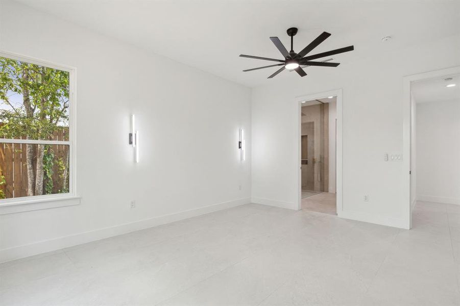 Tiled empty room with ceiling fan