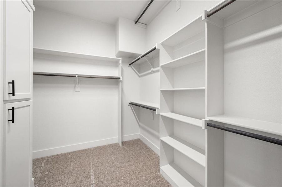 Walk in closet with built ins!