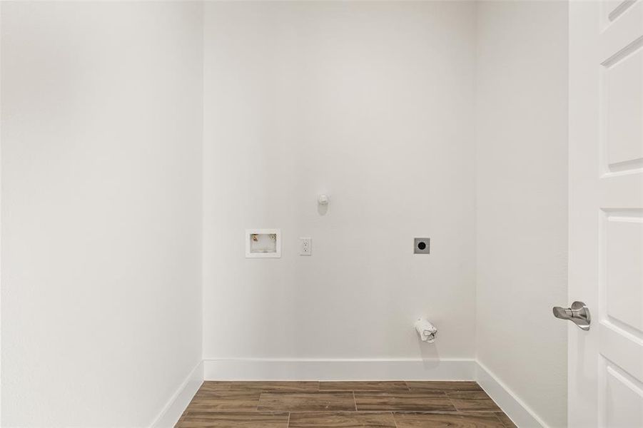 Clothes washing area with washer hookup, gas dryer hookup, hookup for an electric dryer, and dark hardwood / wood-style floors