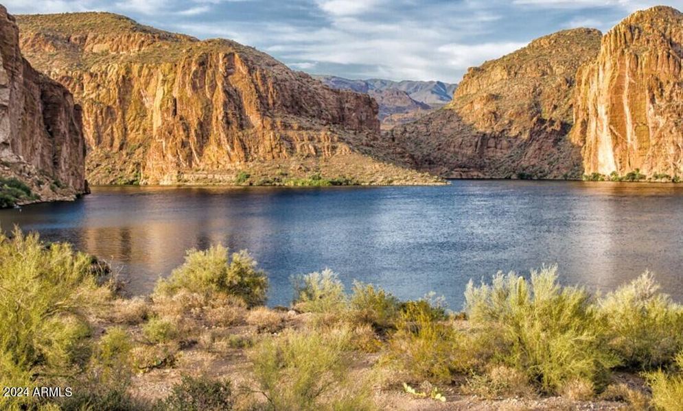 Blossom rock lakes