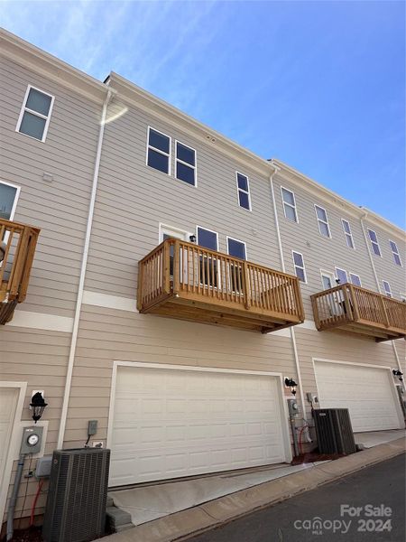 THIS BEAUTIFUL TOWNHOME COMES WITH IT'S OWN REAR BALCONY COME FROM THE KITCHEN.