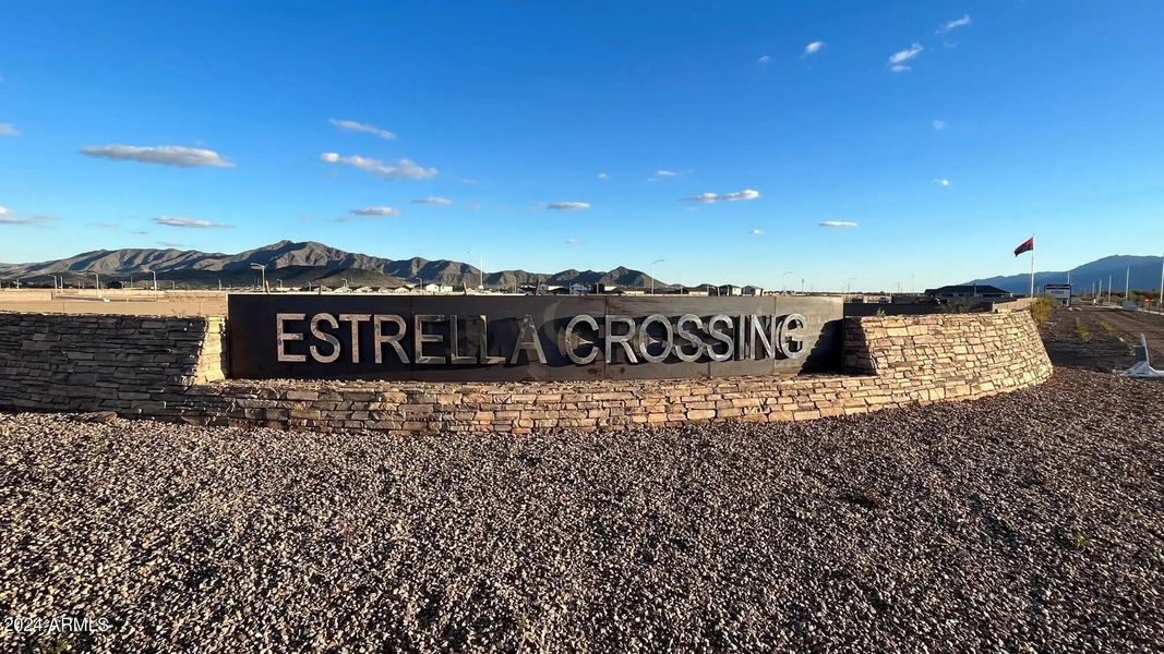 Estrella Crossing Entrance Monument