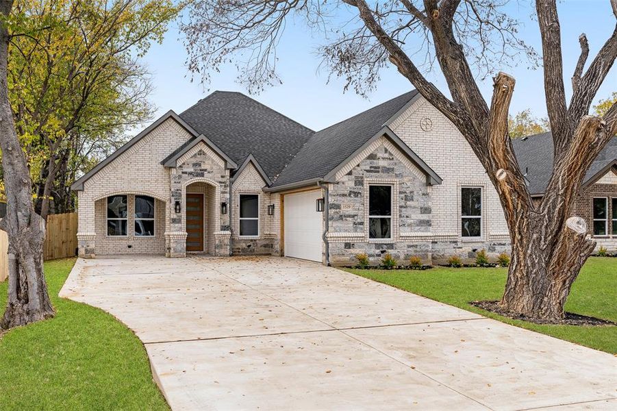 New construction Single-Family house 1529 Avenue E Avenue E, Grand Prairie, TX 75051 - photo