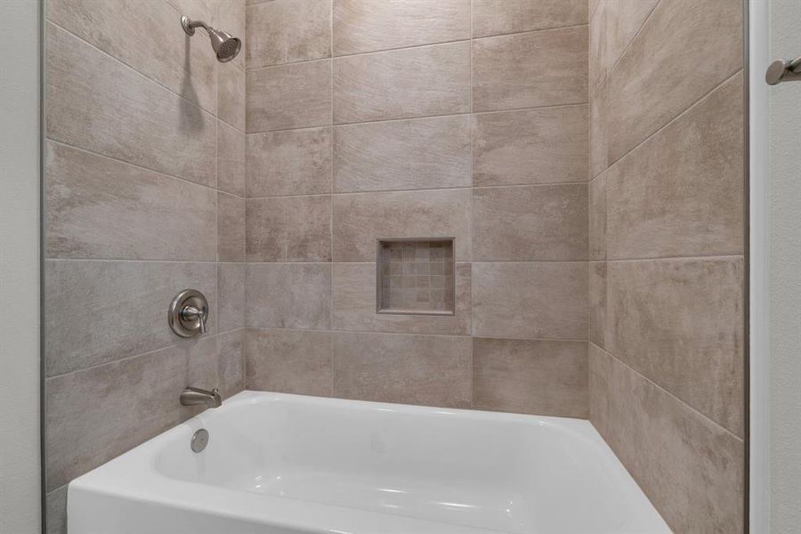 Bathroom featuring tiled shower / bath combo