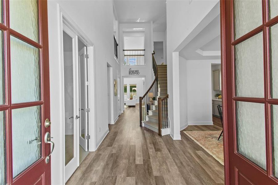 Welcome home to this spacious eentry way