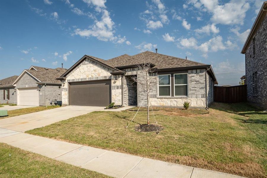 View of front facade with a garage and a front yard