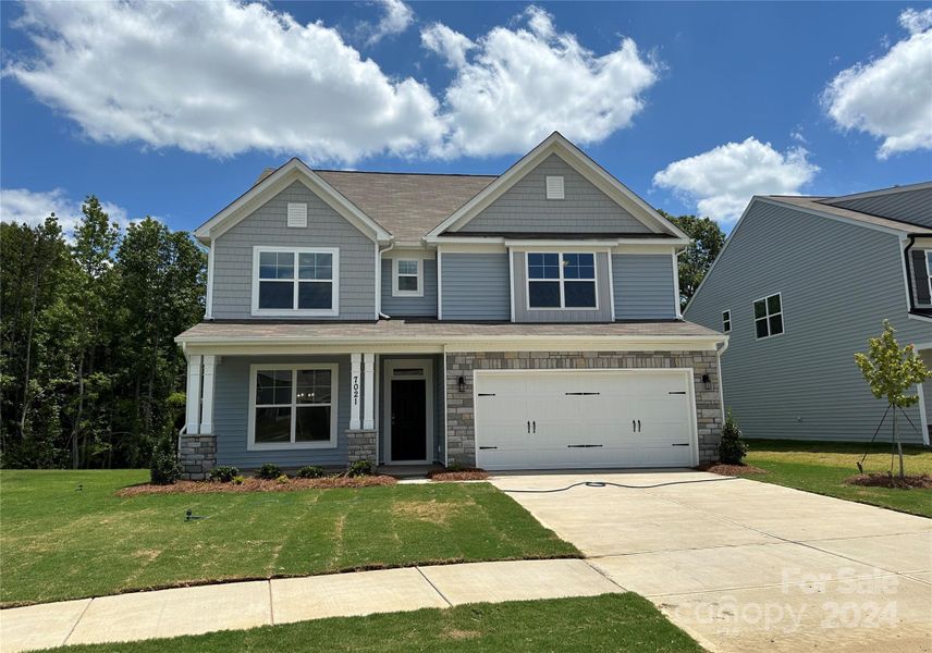 MOVE-IN READY! Homesite 9 features a Davidson C floorplan with front-load garage.