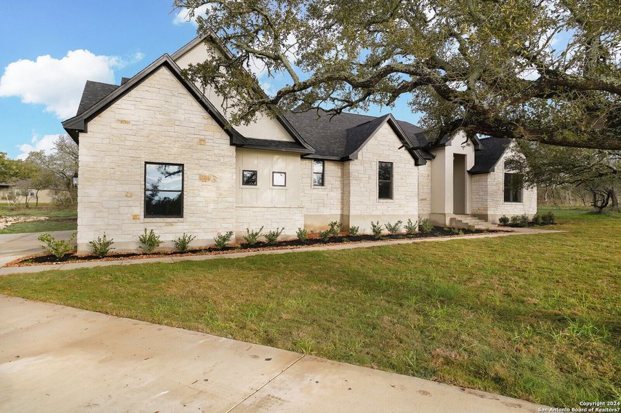 New construction Single-Family house 399 Bauer Ln, Castroville, TX 78009 - photo