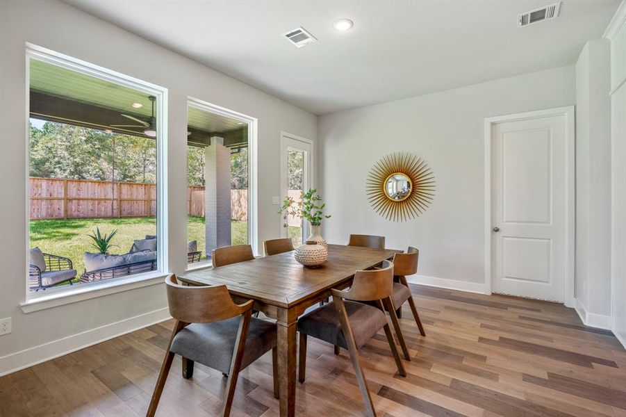 This elegant sunlit dinning room is perfect for hosting dinner parties or Sunday brunch, the high-quality craftsmanship and modern design make this space a standout in your future home!