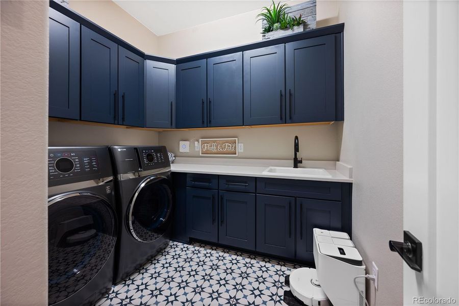 Laundry Room with Utility Sink, Cabinets and Washer/Dryer