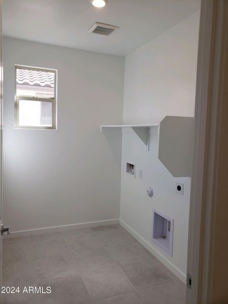 Lot 7- Laundry room