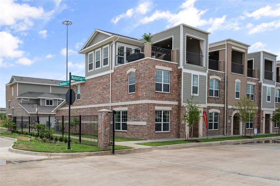 View of front facade featuring a balcony (stock photos of the model, colors may vary)