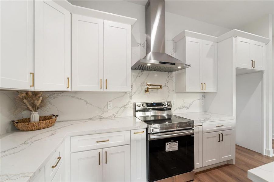 If this dreamy white kitchen isn’t enough to win you over, it’s got BOTH ELECTRIC AND GAS hookups for the stove—your call!