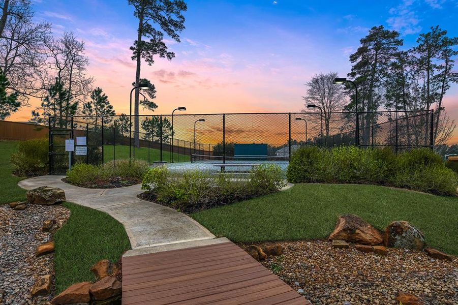 Like to be active? Enjoy playing tennis? Wedgewood Forest residents can enjoy this private tennis court surrounded by greenery!