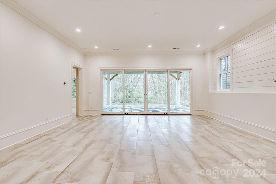 Large bonus room in basement