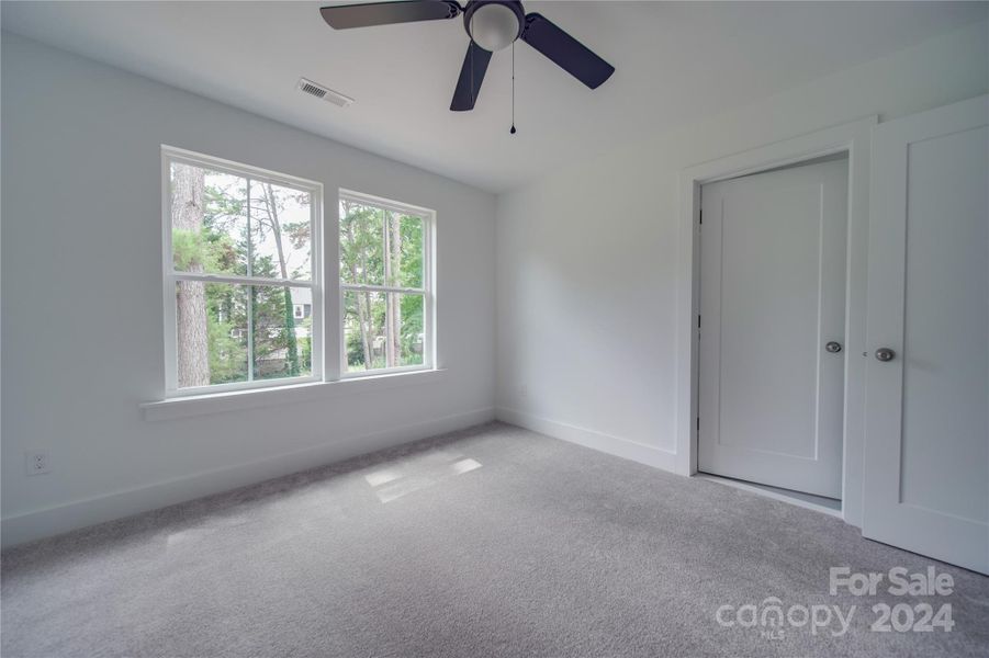 SECONDARY BEDROOM - CEILING FAN